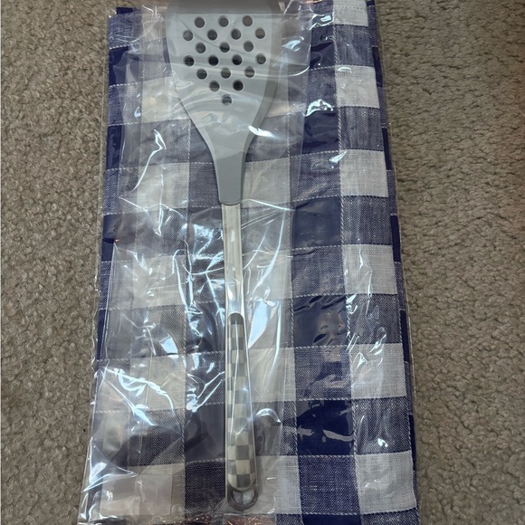 NWT MacKenzie-Childs White and Silver Spatula, sterling check, Traditional M-C - Picture 3 of 3